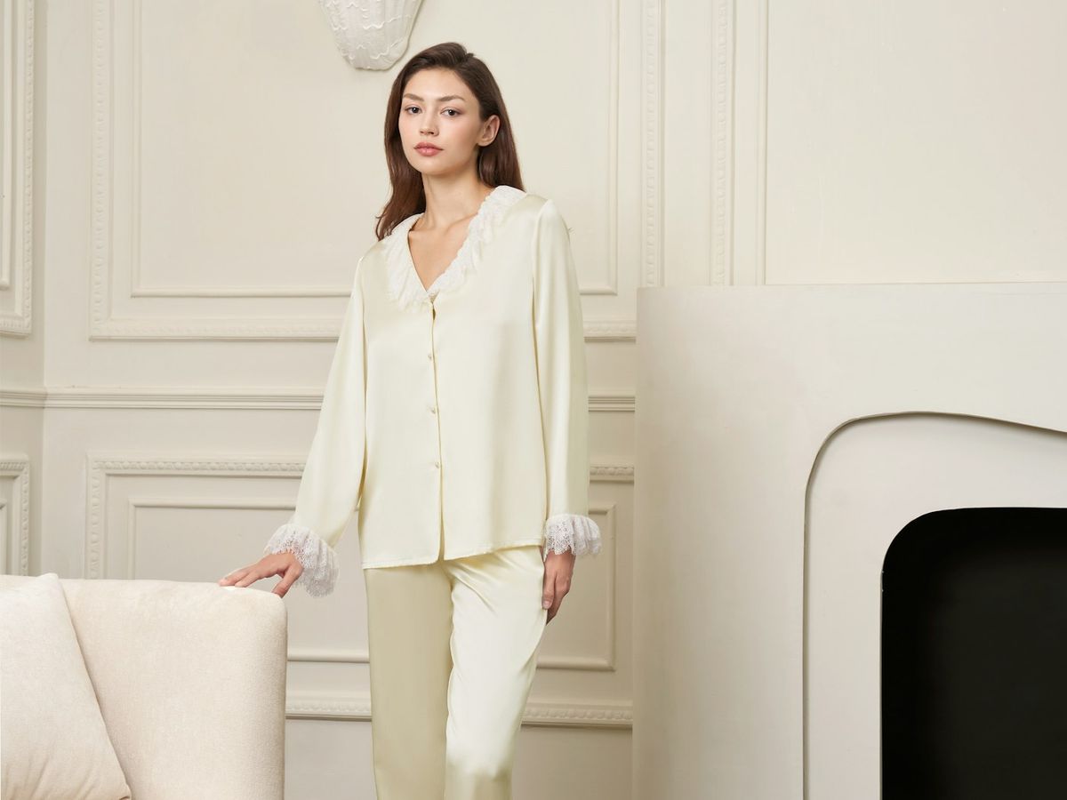 Satin-soft sets for